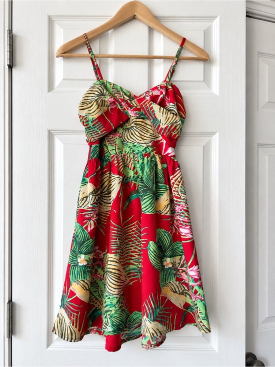 Roxy Dresses & Skirts - Roxy red mini dress with green and beige tropical leaf print, size XS